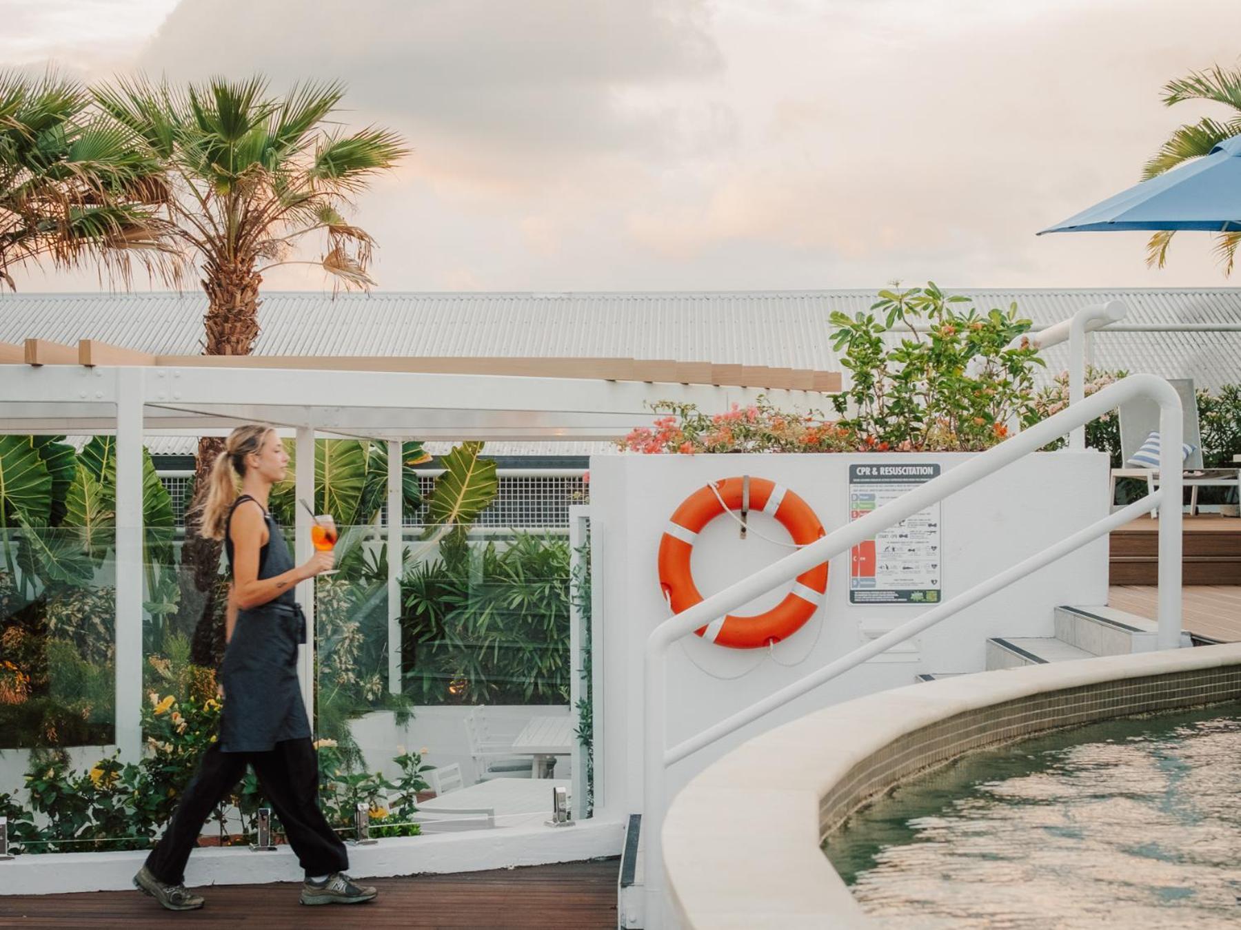 Sunshine Tower Hotel Κερνς Εξωτερικό φωτογραφία