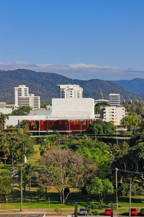 Sunshine Tower Hotel Κερνς Εξωτερικό φωτογραφία